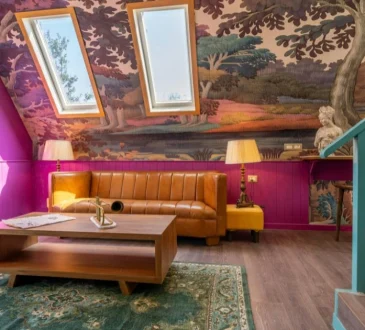 Are Wallpaper Designs Still Trending and Hot